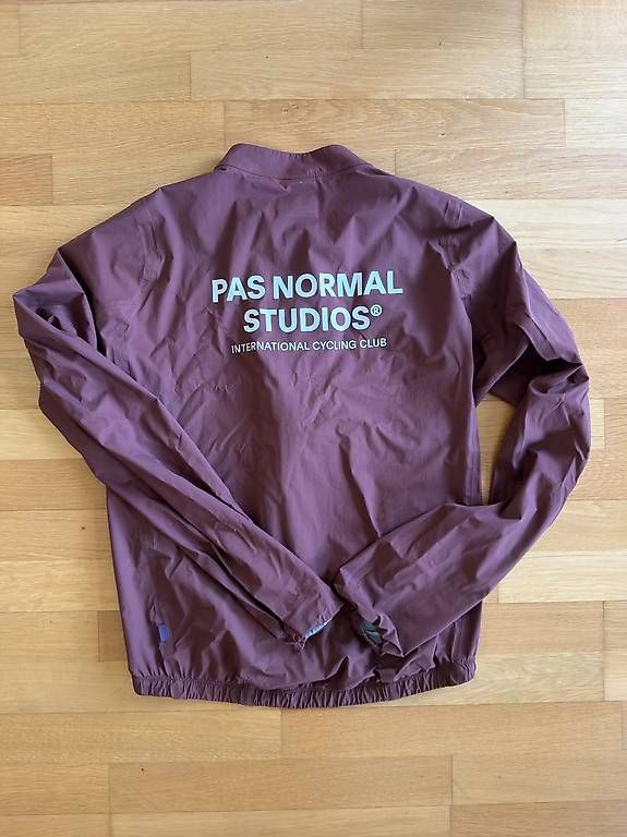 Pas Normal Studios Giacche: Pas Normal Studios Mechanism Rain Jacket (Men/Dark Brown/L) – Usato da Zürich venduto da mariusgrieder 2