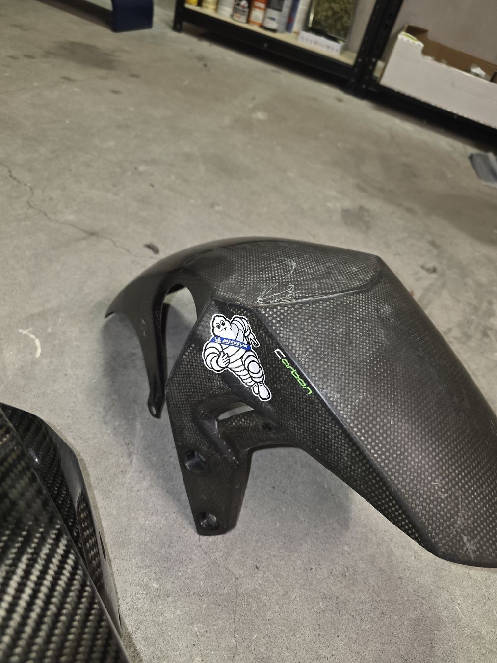 Suzuki Tutti i ricambio per moto: Garde bou carbone GSR 750 – Usato da Fribourg venduto da dccis.ch 4