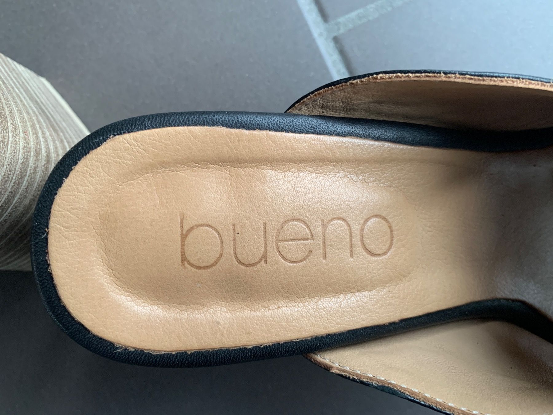 Damenschuhe: Sandalen / Mules Bueno Gr.39 Leder – Neu (gemäss Beschreibung) aus Bützberg von Alexaborn 2