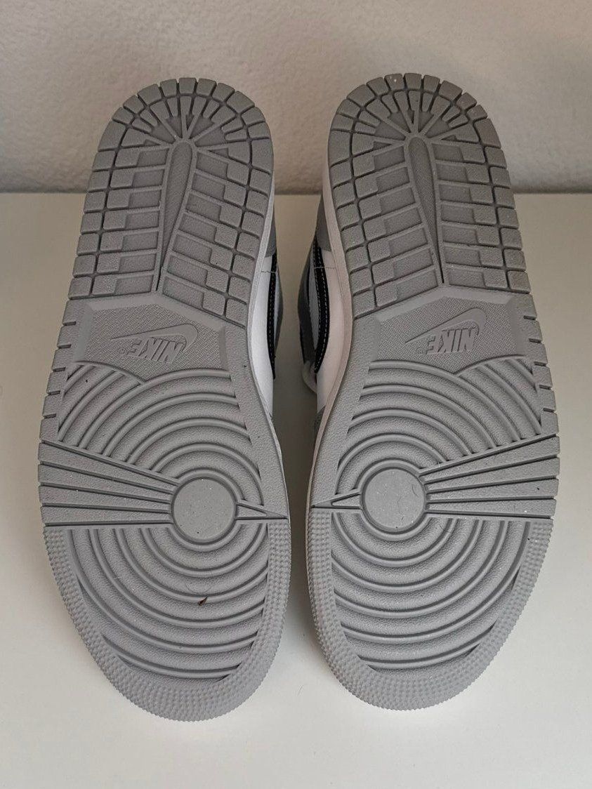 Jordan Herrenschuhe: Air Jordan 1 Light Smoke Grey gr 43 – Neu und originalverpackt aus Muhen von mauyo 5