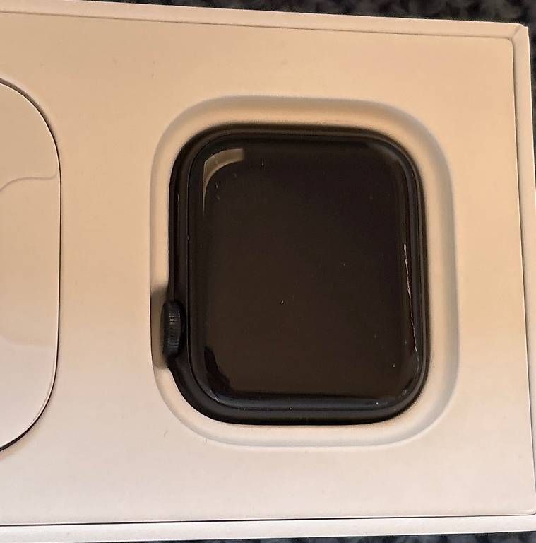 Smartwatch: Apple Watch SE 2. Generation 40mm – Usato da Zürich venduto da luk_p2td 1
