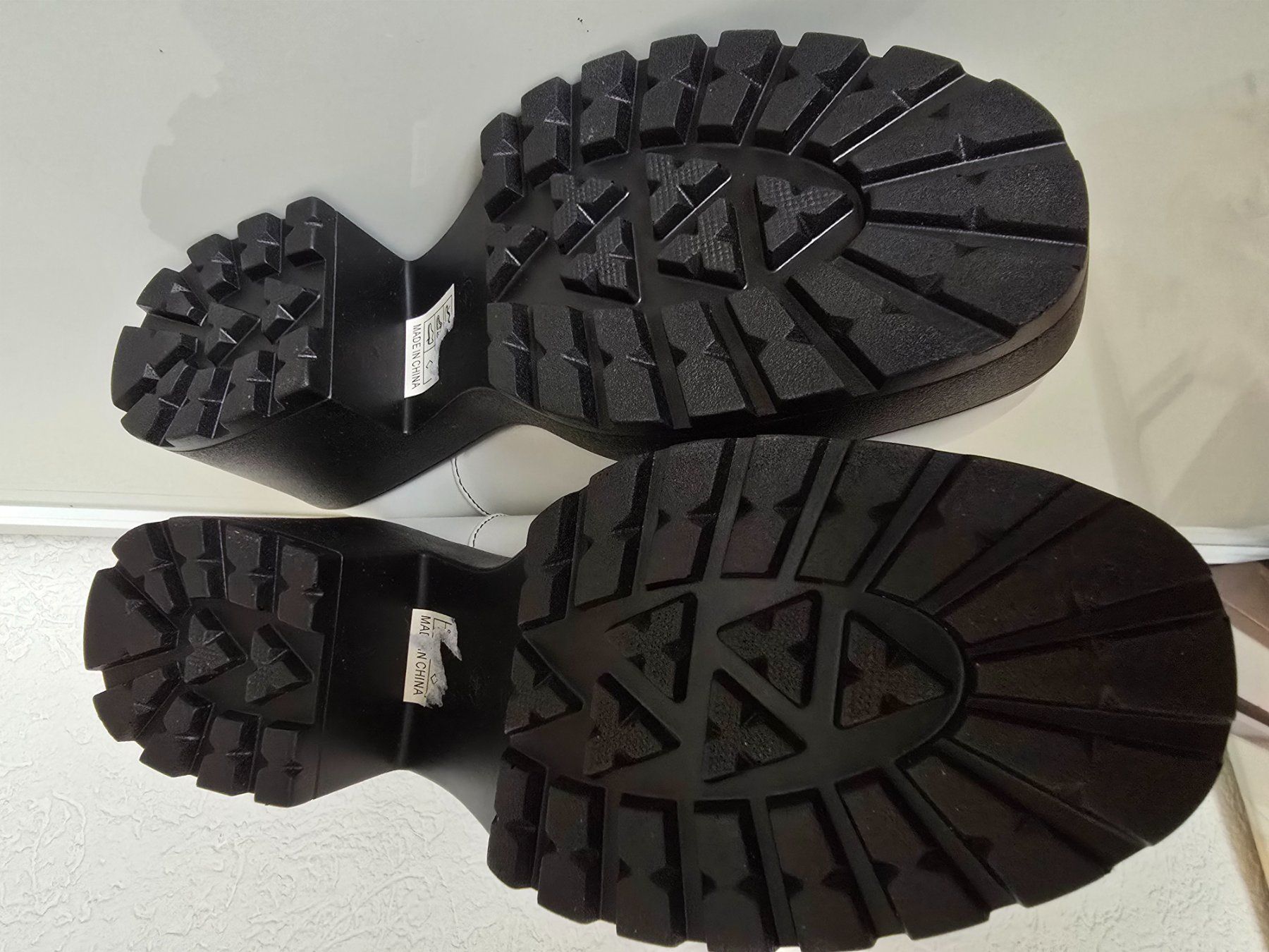 Scarpe da donna: Bottes modèle WINTU LONG – Usato da La Chaux-de-Fonds venduto da Cokecollection 1