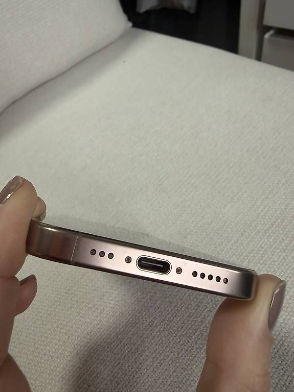 Portables: iPhone 16pro  – D'occasion à Zürich par JelyB 1