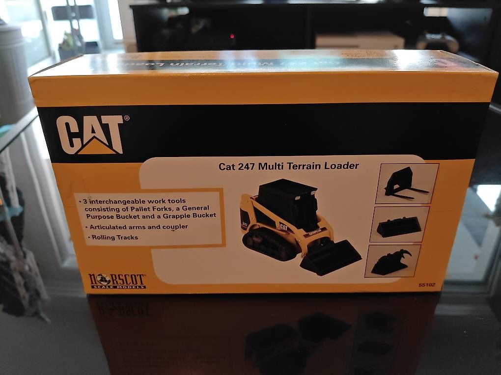 Modellbausätze & Standmodelle: CAT 247B2 Multi Terrain Loader 1:32 originalverpackt – Gebraucht aus Oftringen von nyf_dg58 1