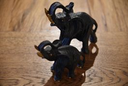 2 schwarze Elefanten