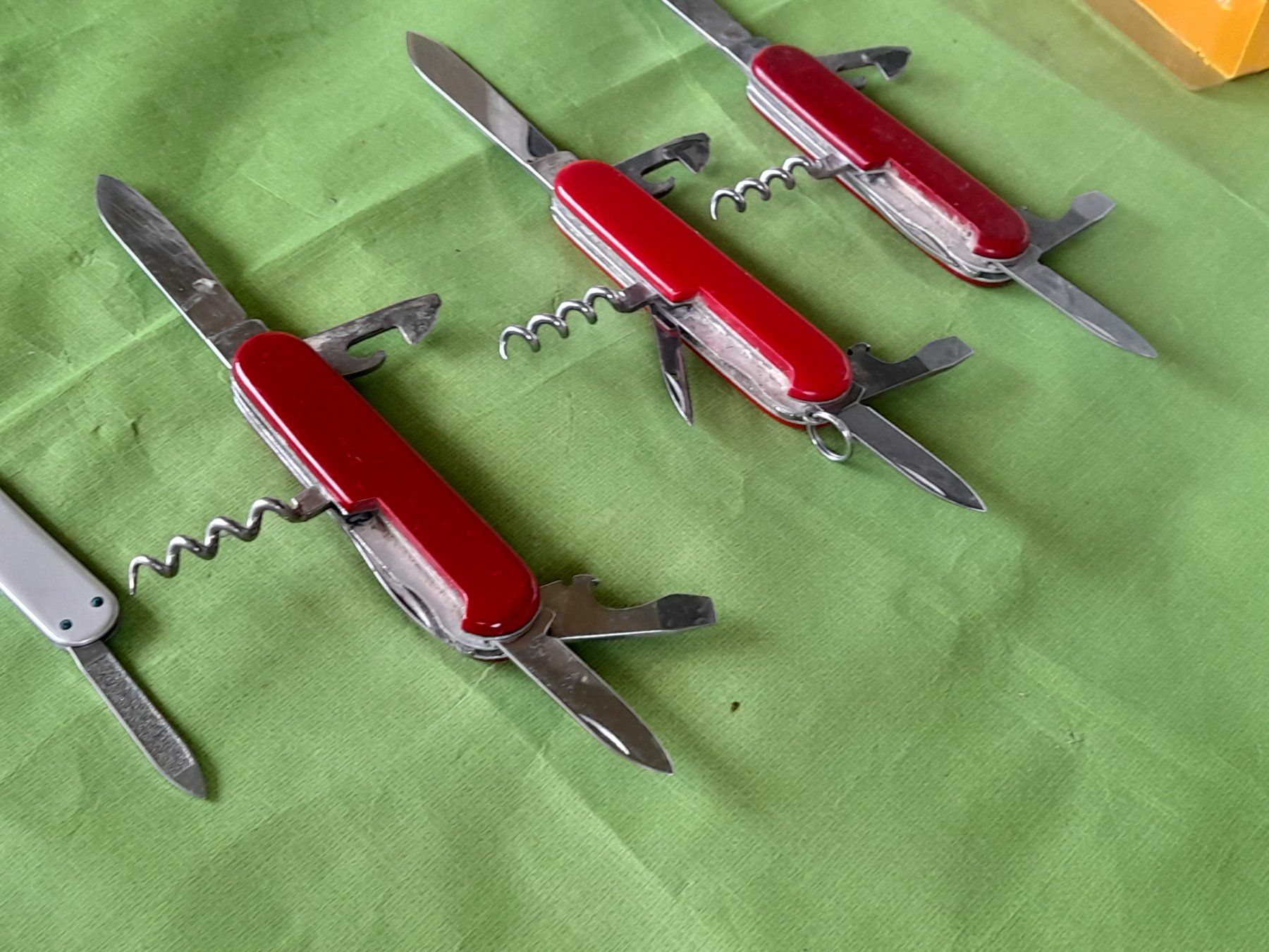 Victorinox Coltelli tascabile: 4 Taschenmesser/Werbemesser – Usato da Aeschi b.Spiez venduto da 52_wochen 7