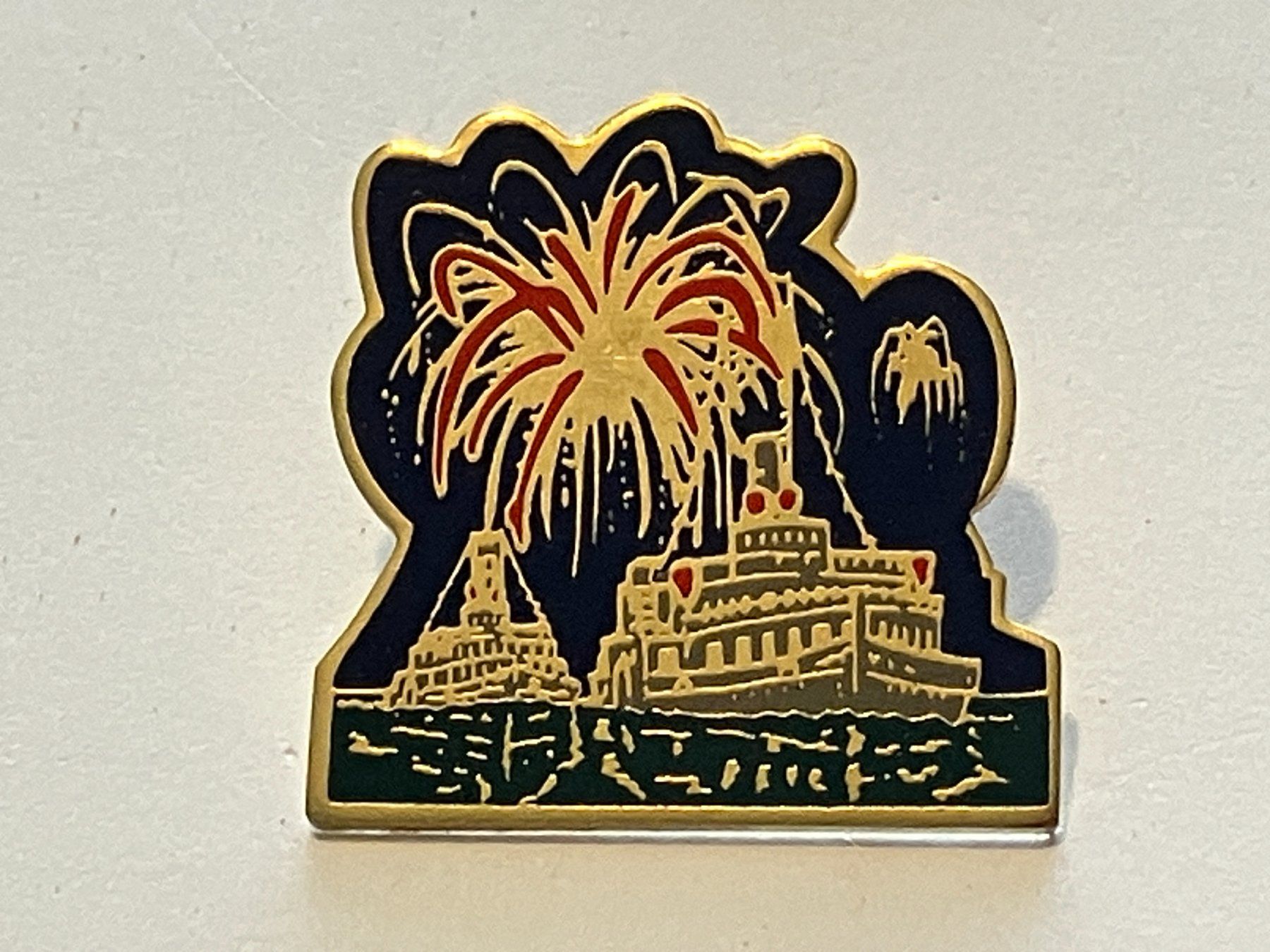 Placchette & Badge: 1 Pin Schiffe und Feuerwerk – Usato da Basel venduto da djwwpp