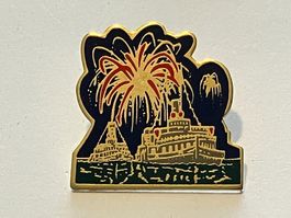 1 Pin Schiffe und Feuerwerk