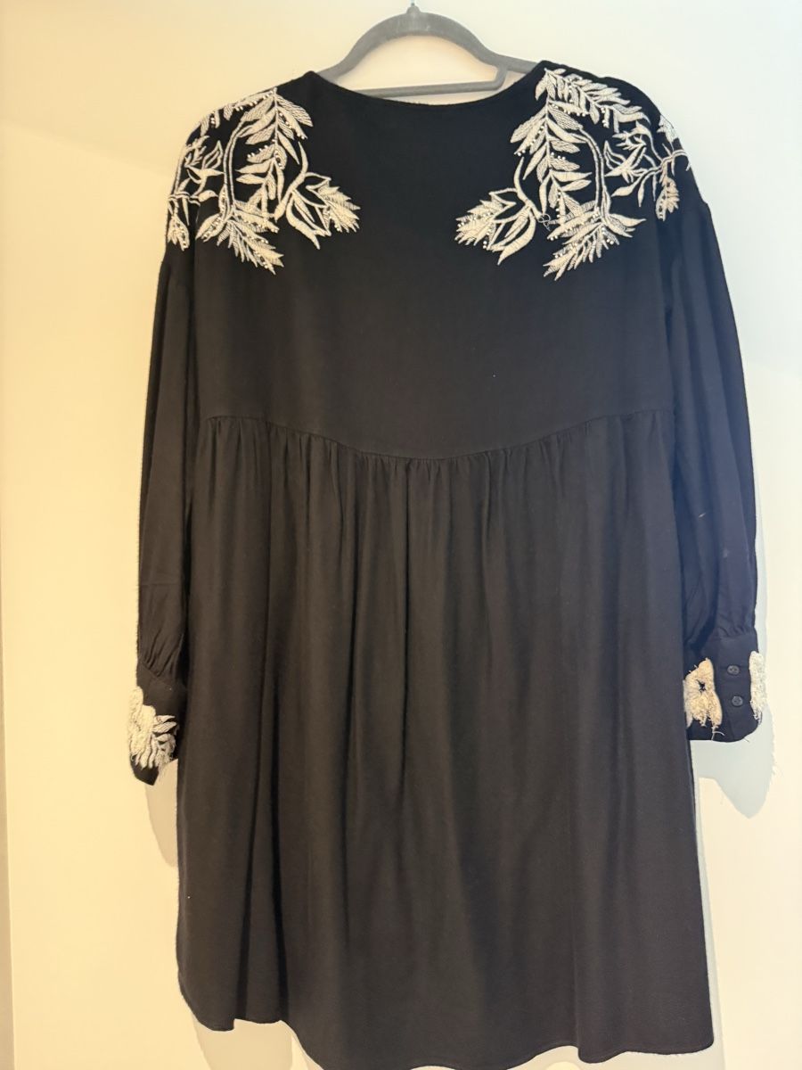 Zara Vestiti: Kleid Zara Basic Collection schwarz Grösse S mit Stickerei – Usato da Dübendorf venduto da cel_5zgz 2