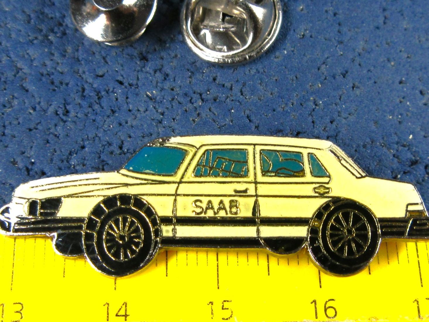 Saab Plaquettes & Badges: SAAB 99 ODER 900 AUTO PIN PKW PIN GLASIERT – D'occasion à Ettingen par Hausi4711 1