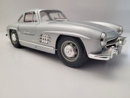 MERCEDES BENZ 300 SL (BBURAGO) 1/18, KULT