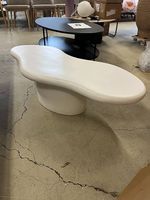 Couchtisch Wave organisch weiss matt 121x52