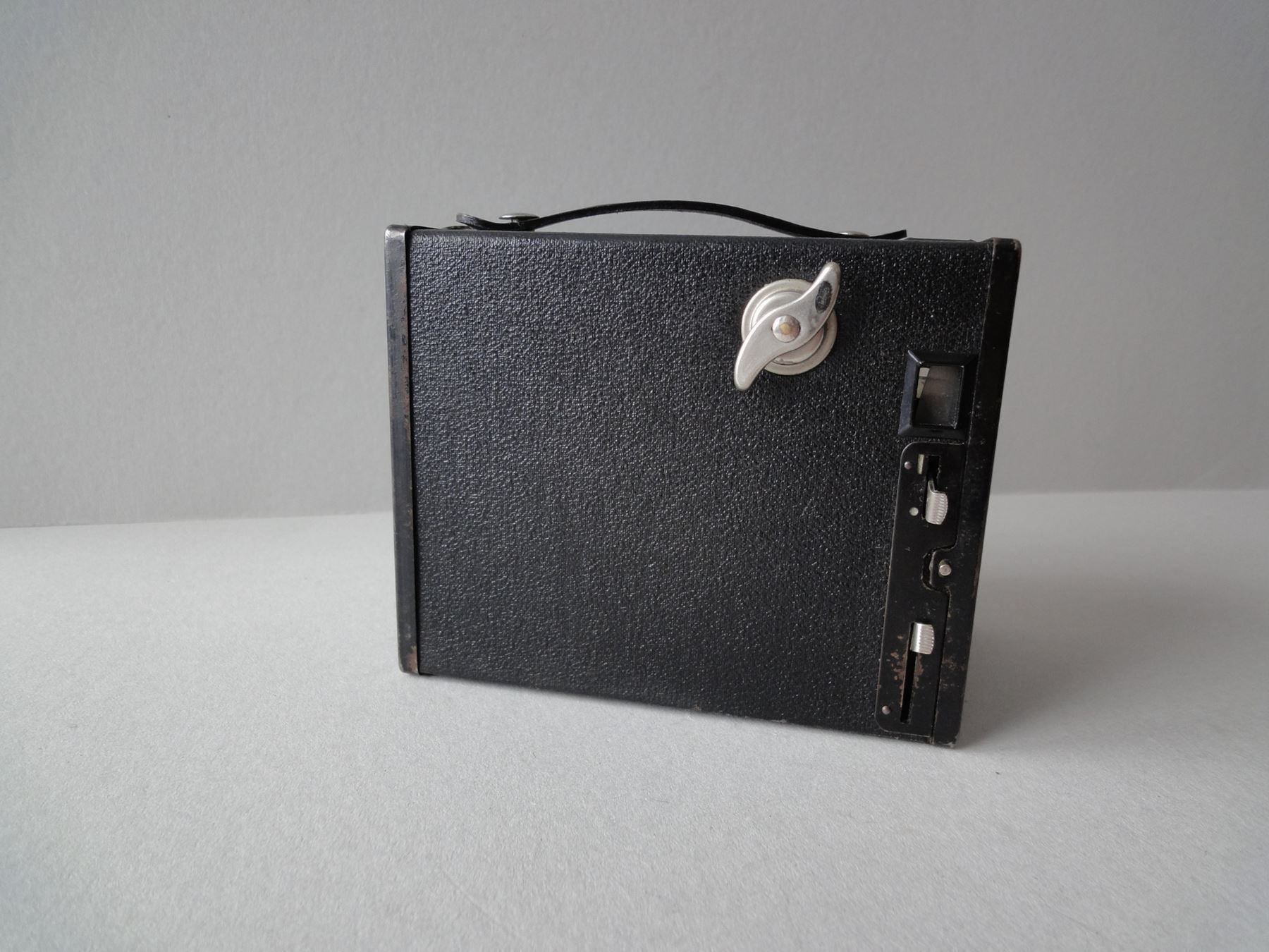 Agfa Appareil photo: Alte Kamera - Agfa Box mit Ledertasche – D'occasion à Chur par omonia 4
