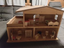 Grosser Holz Stall/ Haus mit vielen Möbeln