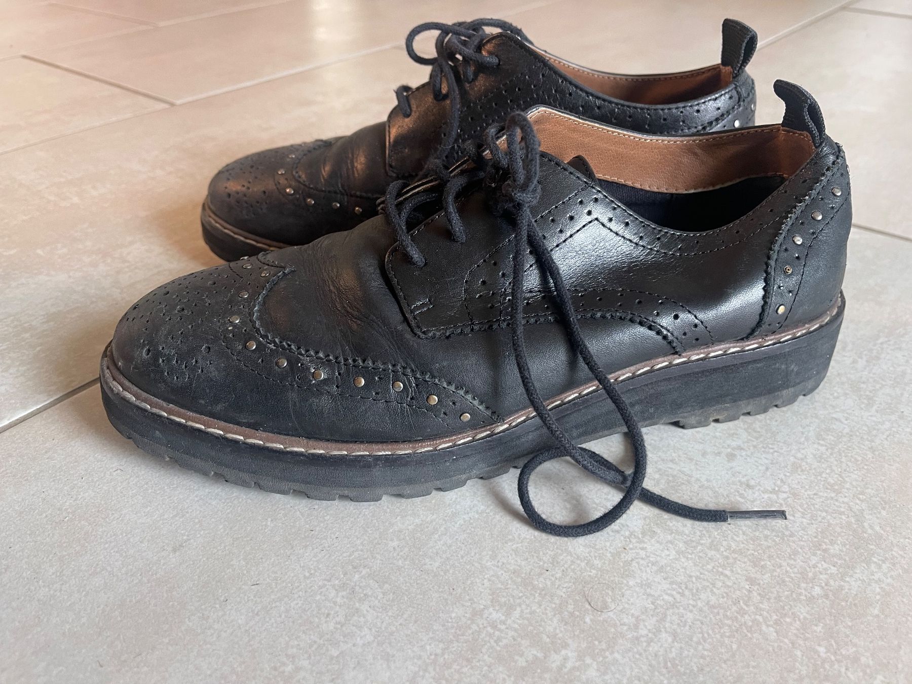 Scarpe da donna: Schwarze Damen Schnürschuhe, Grösse 37 – Usato da Winterthur venduto da maclili 1