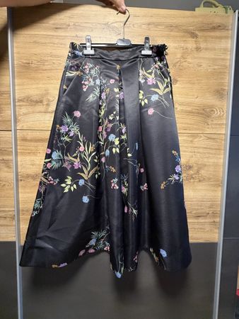 Schwarzer Blumen Rock
