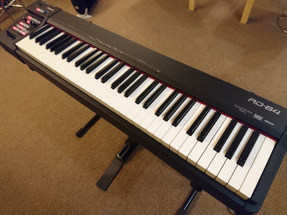 Platzsparendes Digitalpiano Stagepiano Roland RD64 Kaufen auf Ricardo