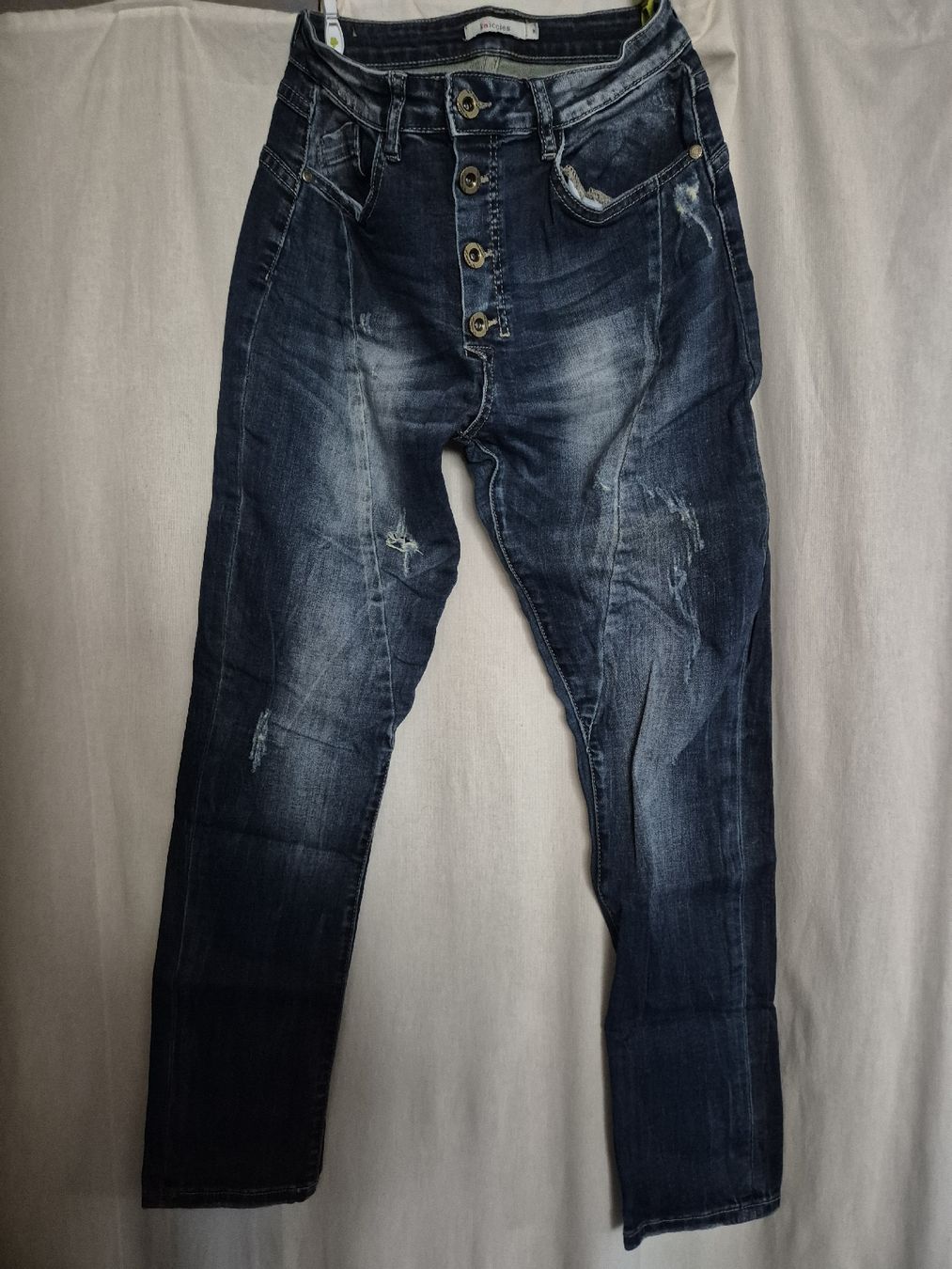 Jeans: Damen Jeans mit Knopfleiste, destroyed Look, Grösse M – Gebraucht aus Wichtrach von kne_62tl