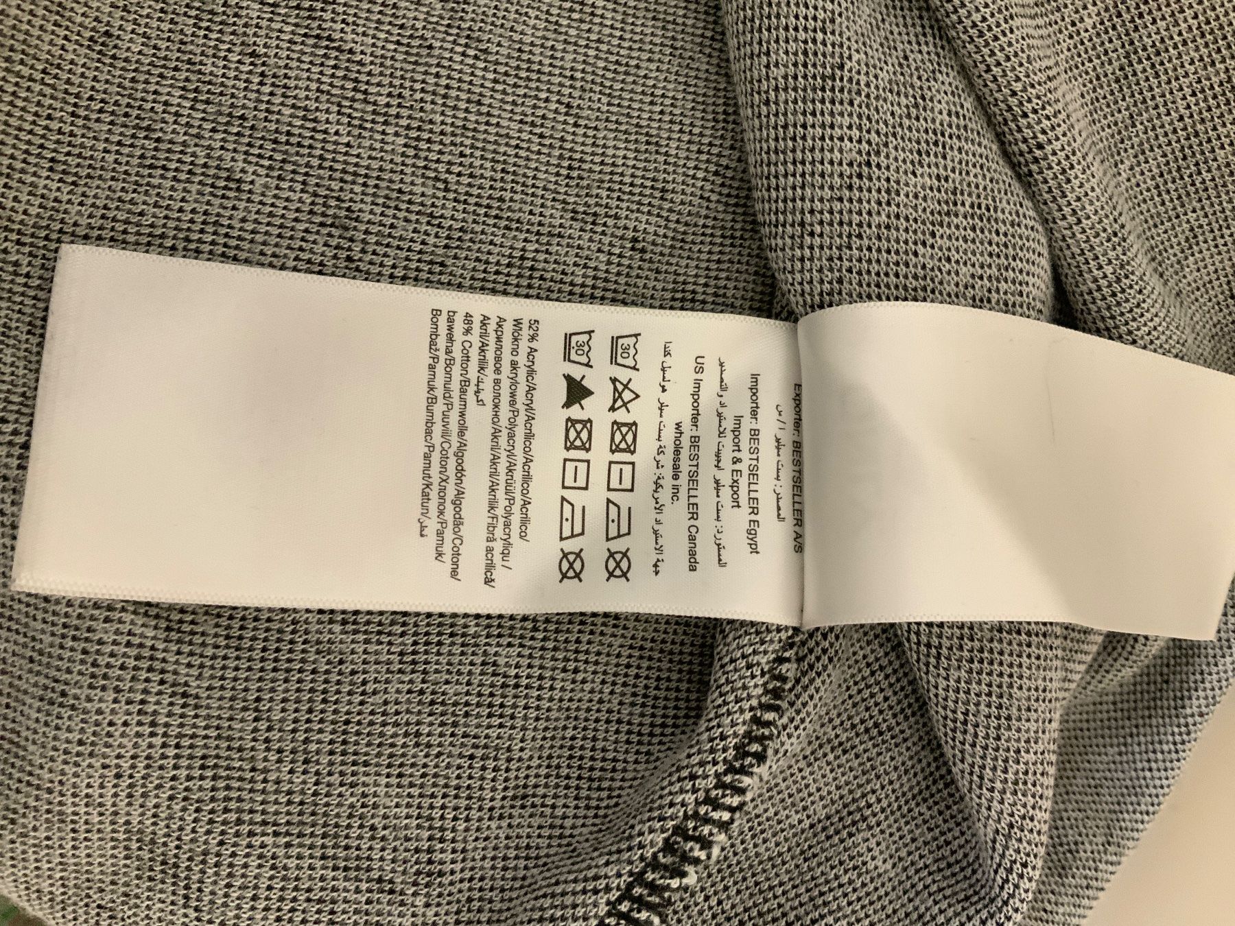 Only Pullover & Sweatshirts: Damen Pullover Only schwarz weiss Blattmuster Grösse M – Gebraucht aus Wallisellen von AS.TZ. 3