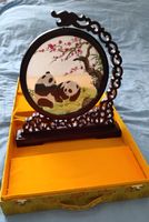Broderie Panda en Soie, Objet de Décoration Asiatique.
