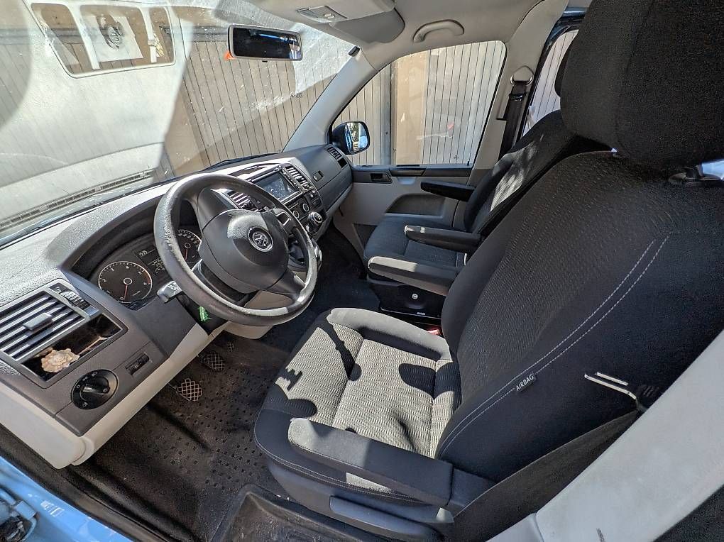 Alle Autoersatzteile: Fahrer- und Beifahrersitzplatz VW T5 Multivan – Gebraucht aus Bern von BeteranoMarket 1