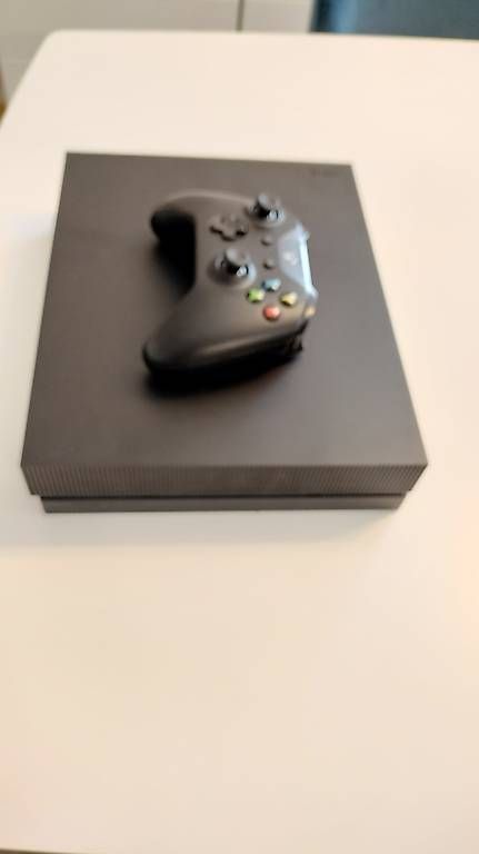 Microsoft Konsolen: XBOX ONE X – Gebraucht aus Blonay von Ricco33 3