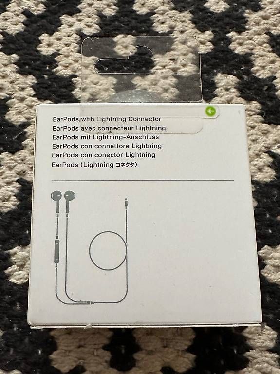 Apple Casques audio: Apple EarPods mit Lightning-Anschluss – D'occasion à Amriswil par tom_86pz 1