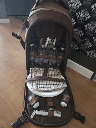 Picknick Rucksack für 4 Personen. Komplett ausgestattet.
