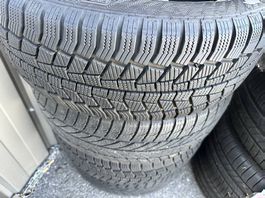 À vendre 4 pneus 205/55R16  hiver GISLAVED