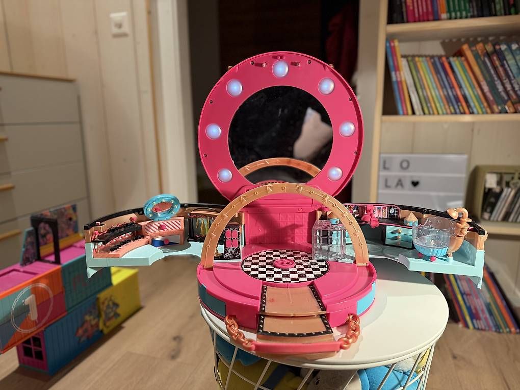 Spielzeuge: Salon de coiffure poupée LOL – Gebraucht aus Bevaix von bigtim