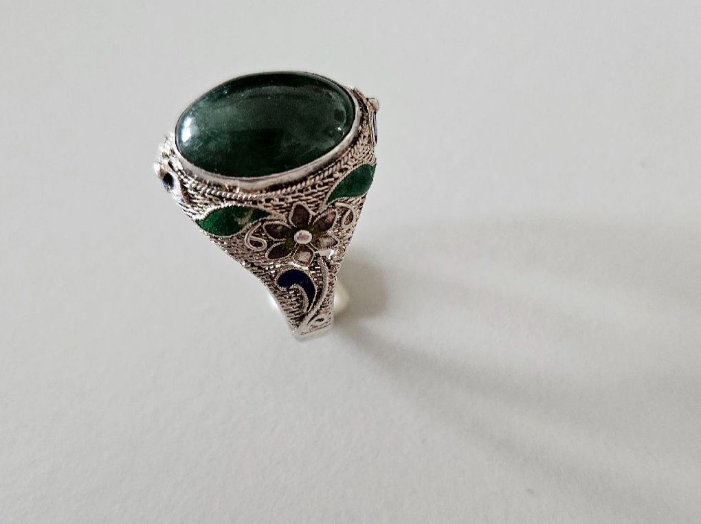 Ringe: Silberring mit grünem Edelstein und Emaille, Gr. 57 – Defekt aus Urdorf von Colina