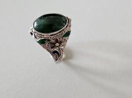 Silberring mit grünem Edelstein und Emaille, Gr. 57