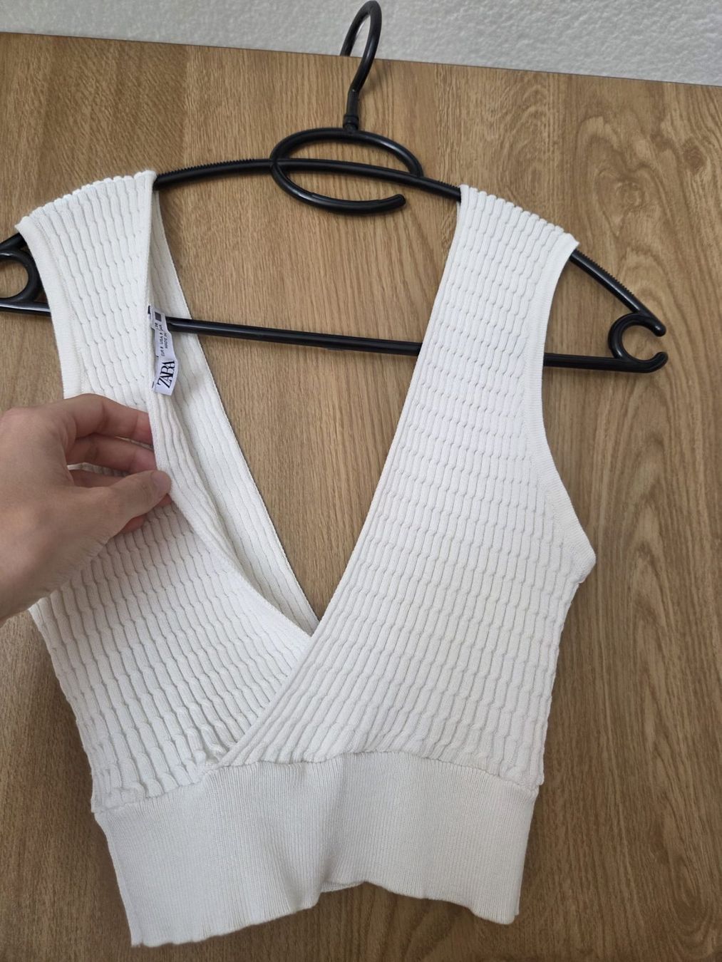 Top: Weisses Crop-Top von Zara – Usato da Zürich venduto da Nicole110 1