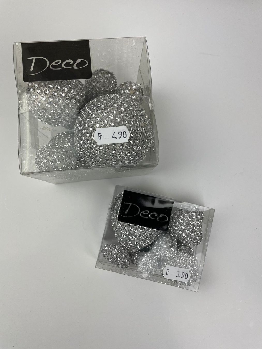 Tutte le decorazioni: 16x Silber Glitzer Weihnachtskugeln - Deko Kugeln NEU – Nuovo e nell'imballaggio originale da Wängi venduto da LiqKojote 1
