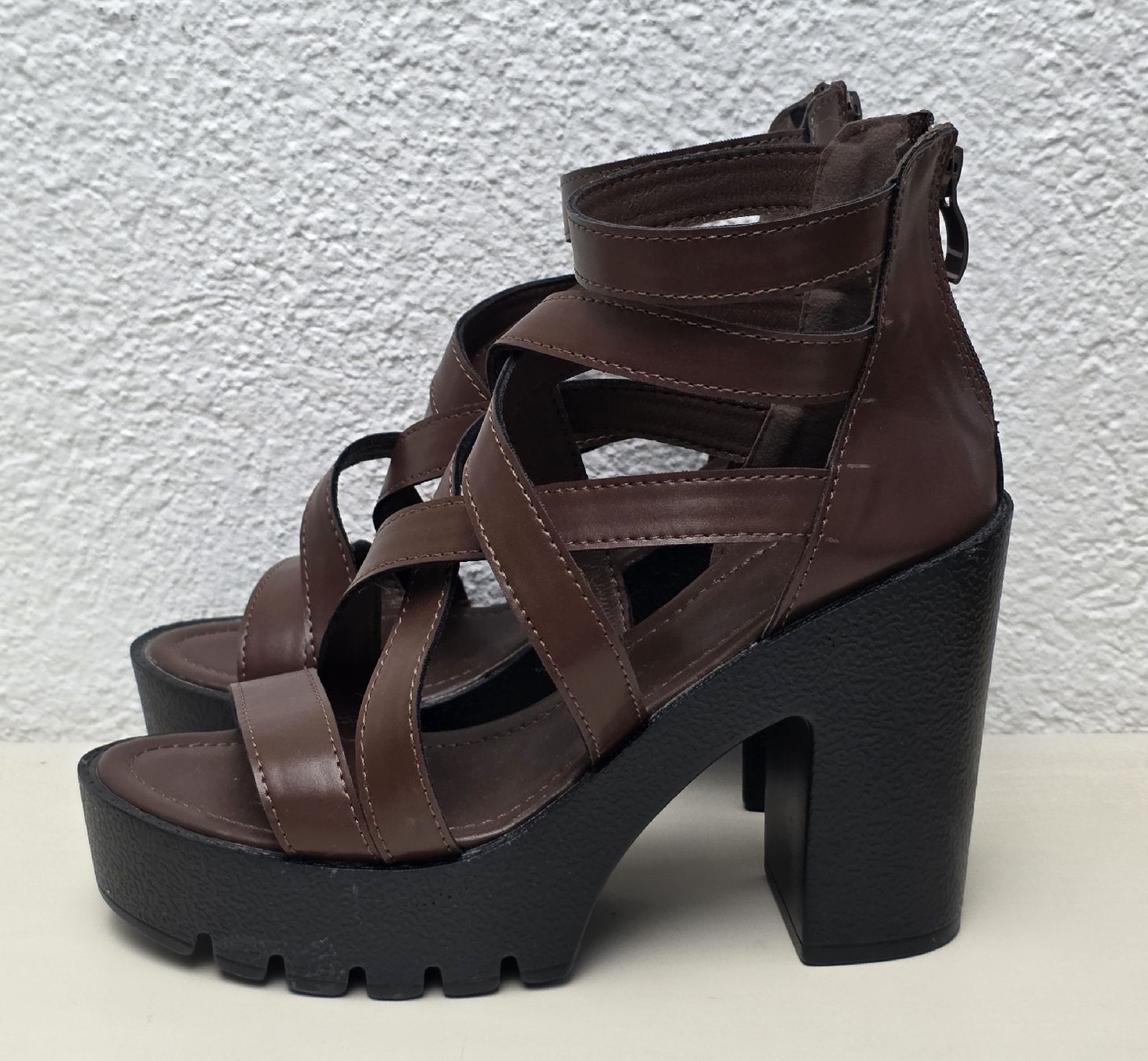 Scarpe da donna: Braune Sandalen mit Blockabsatz, Grösse 37, Neu – Nuovo (secondo la descrizione) da Rheinsulz venduto da Gilea 1