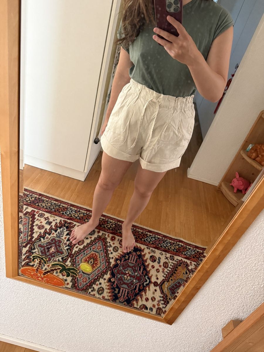 Uniqlo Pantaloni: Uniqlo linen shorts size S/M – Usato da Zürich venduto da Eb_ 2