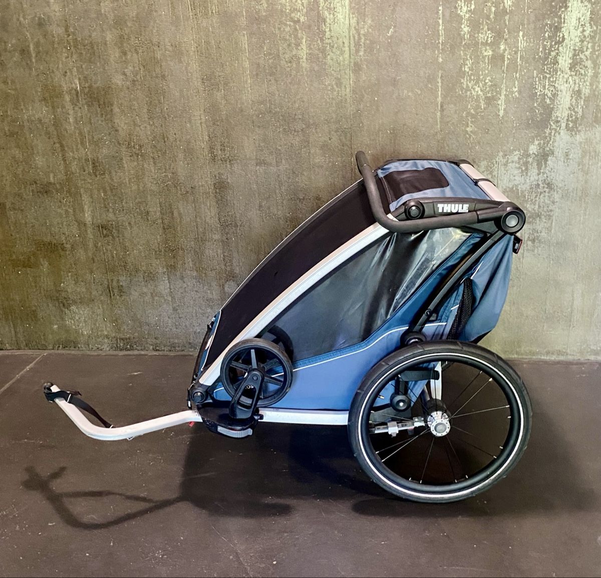 Thule Remorques: Thule Chariot Cross für 2 Kinder – D'occasion à Basel par Amay28 3