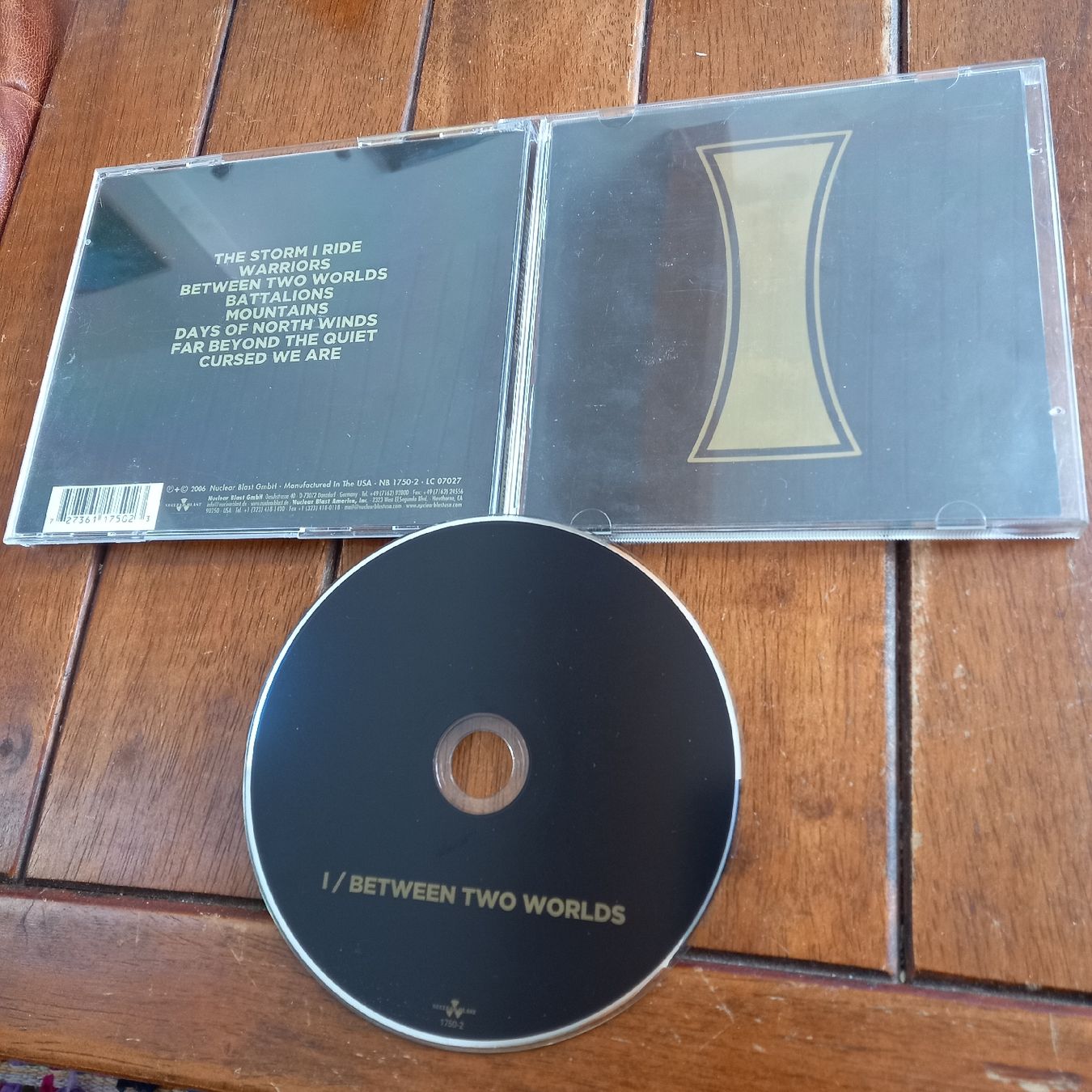 CDs: I - between two worlds – D'occasion à St-Cergue par VeganWarrior