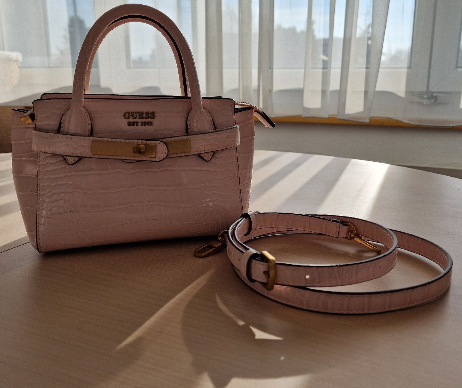 Guess Borse: GUESS Enisa Mini Satchel – Nuovo (secondo la descrizione) da Unterentfelden venduto da log_b9sk