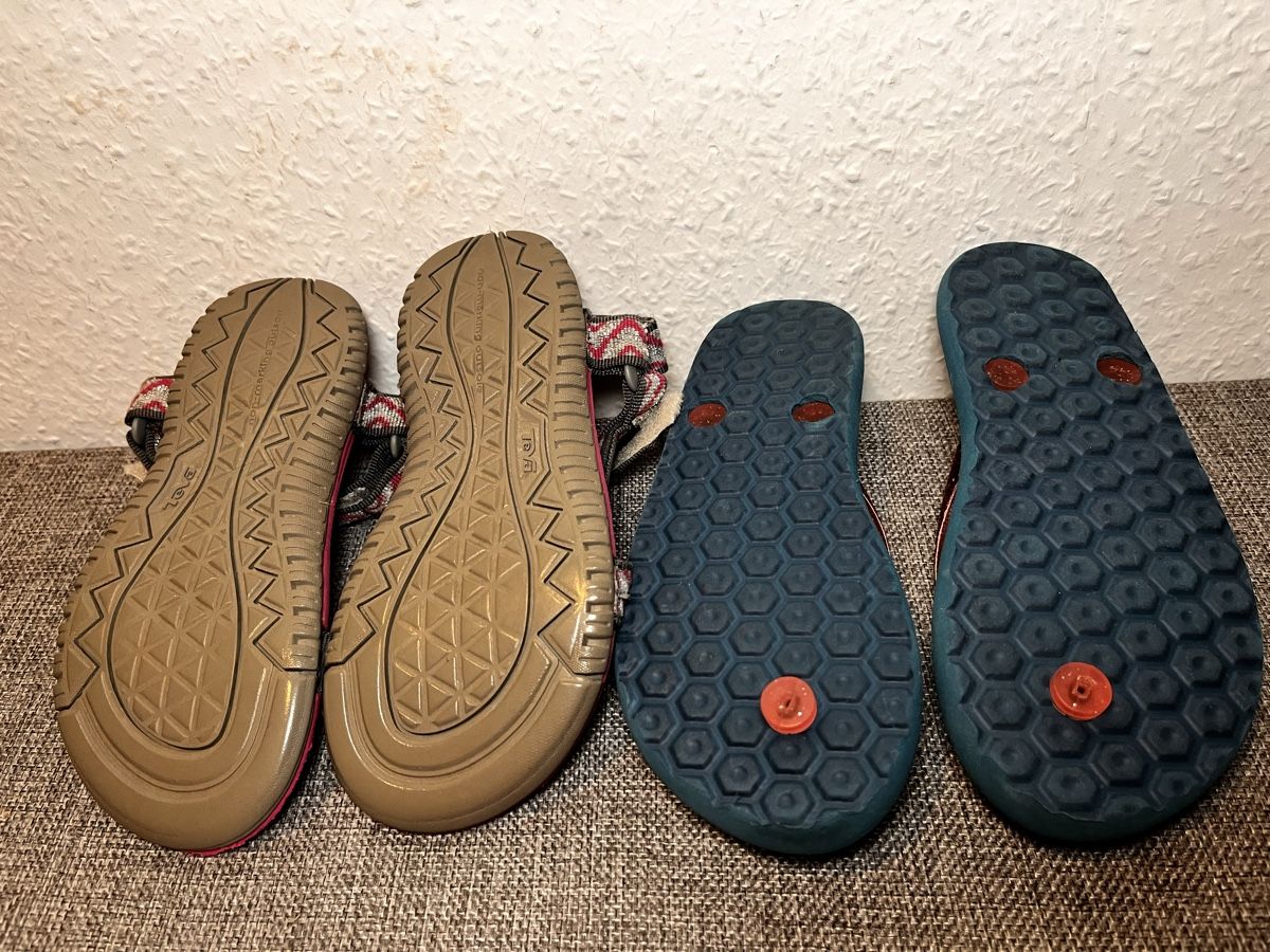 Teva Scarpe per ragazze: Teva Sandals & Flip Flops measure 19cm – Usato da Genève venduto da dmt_y25y 3