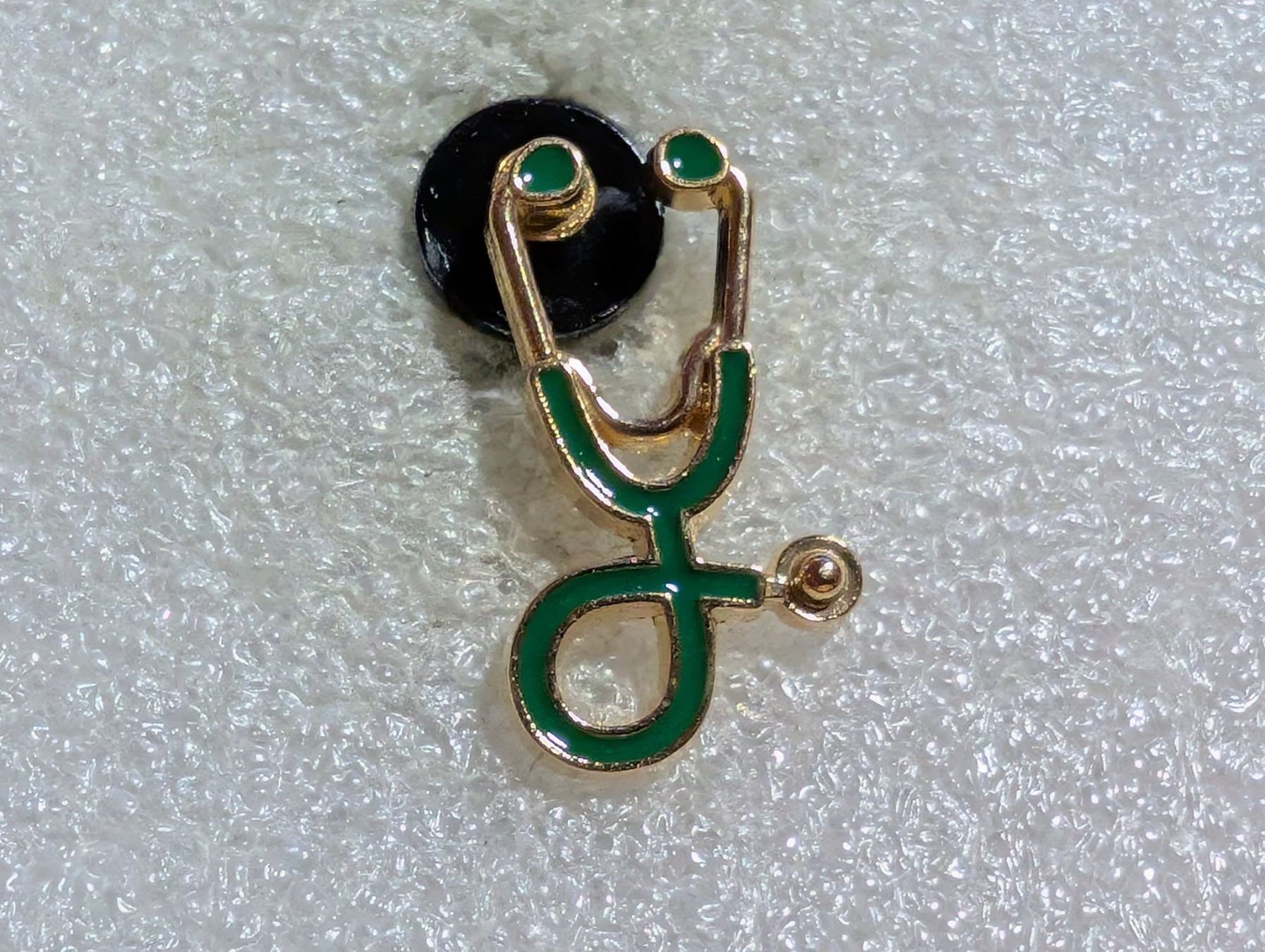 Placchette & Badge: Ansteckpin 206:  Stethoskop – Usato da Oppligen venduto da Pin-Fall-Shop