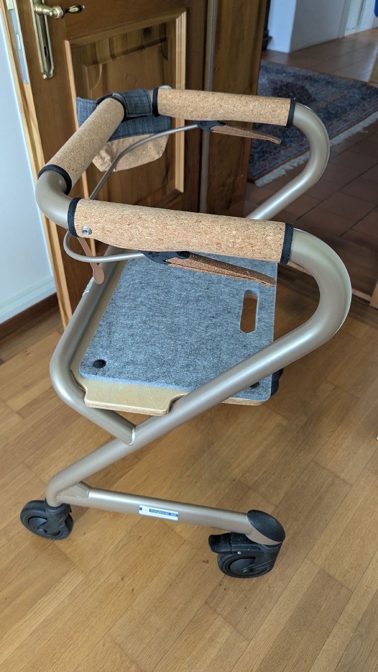 Aides à la marche: Rollator mit Sitzmöglichkeit – Neuf (Voir description) à Schwyz par baze 1