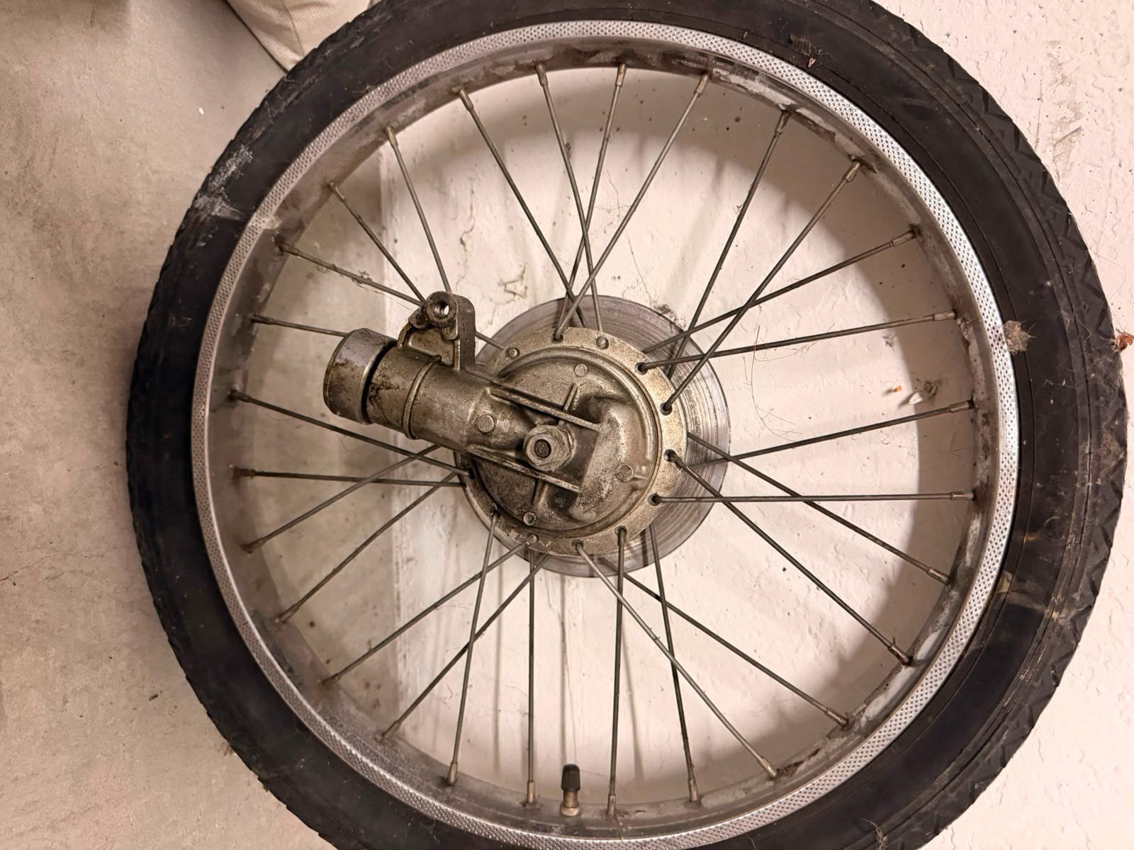 Solex Ciclomotori: Solex Flash Hinterrad kpl. plus Autoradios zu verschenken – Usato da Dussnang venduto da Zucchero2