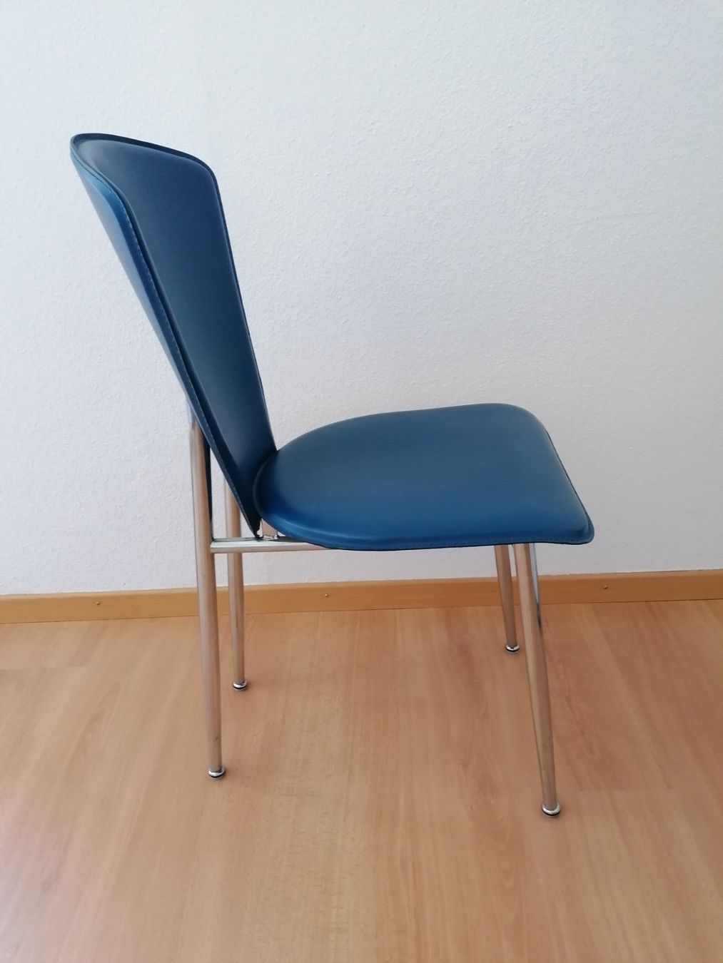 Stühle: 4 schöne, blaue Stühle zu verschenken – Gebraucht aus Baden von Abgabe 3