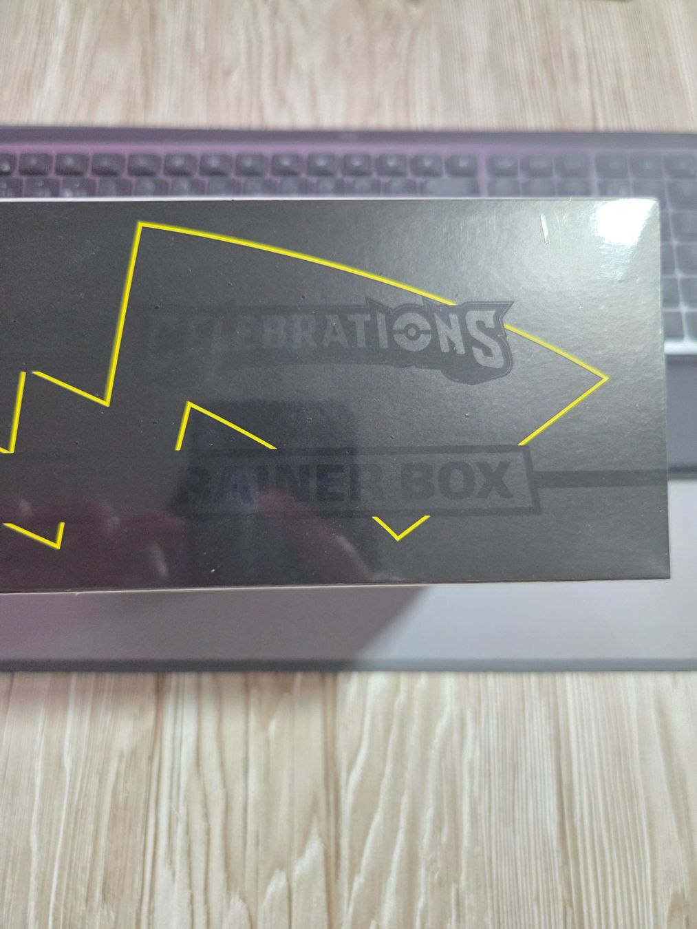 Pokémon Sammelbilder & Trading cards: Pokémon 25th Anniversary Celebrations ETB – Neu und originalverpackt aus Courroux von Desaleo 2