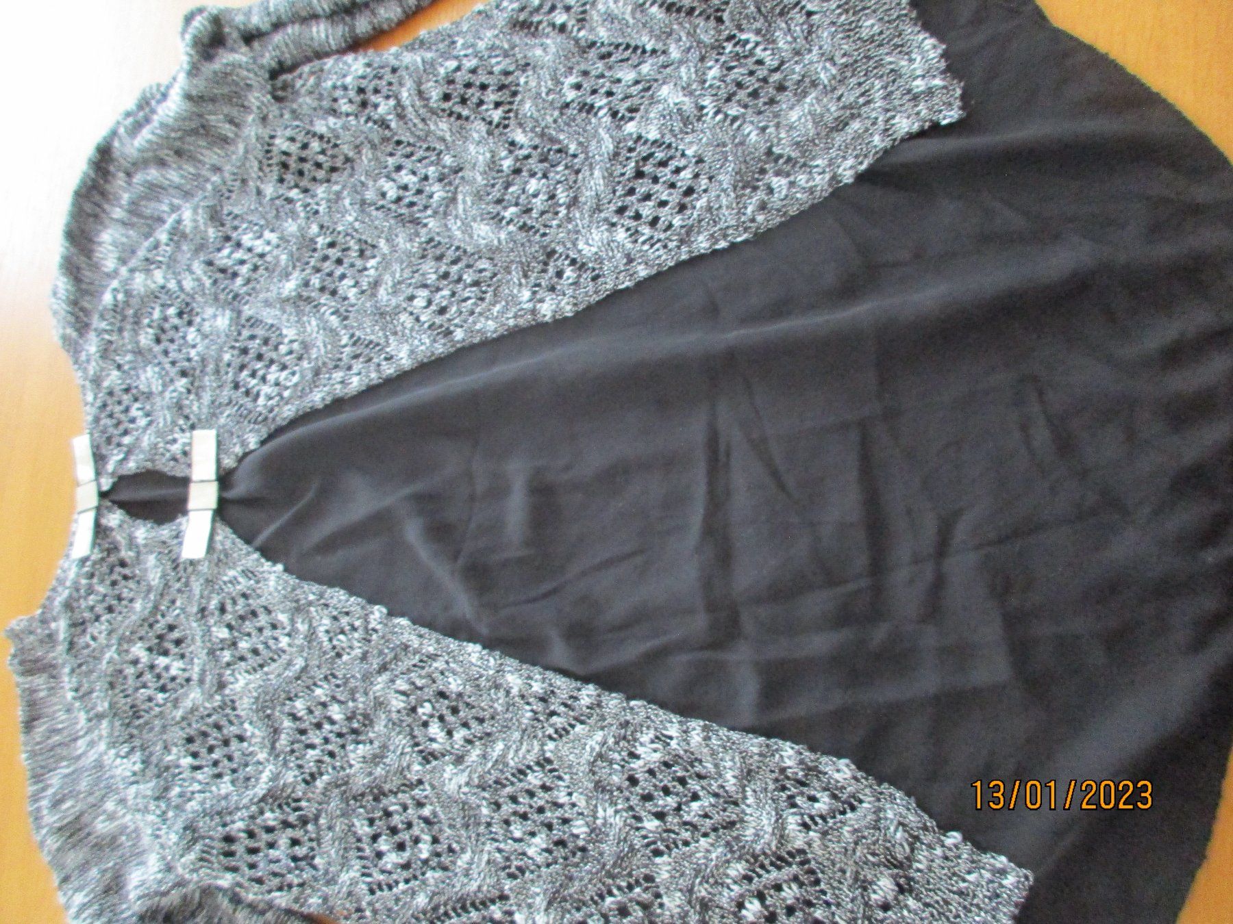 Maglioni & Felpe: Pullover mit Bluse integriert wunderschön M – Usato da Ottenbach venduto da Claurin 2