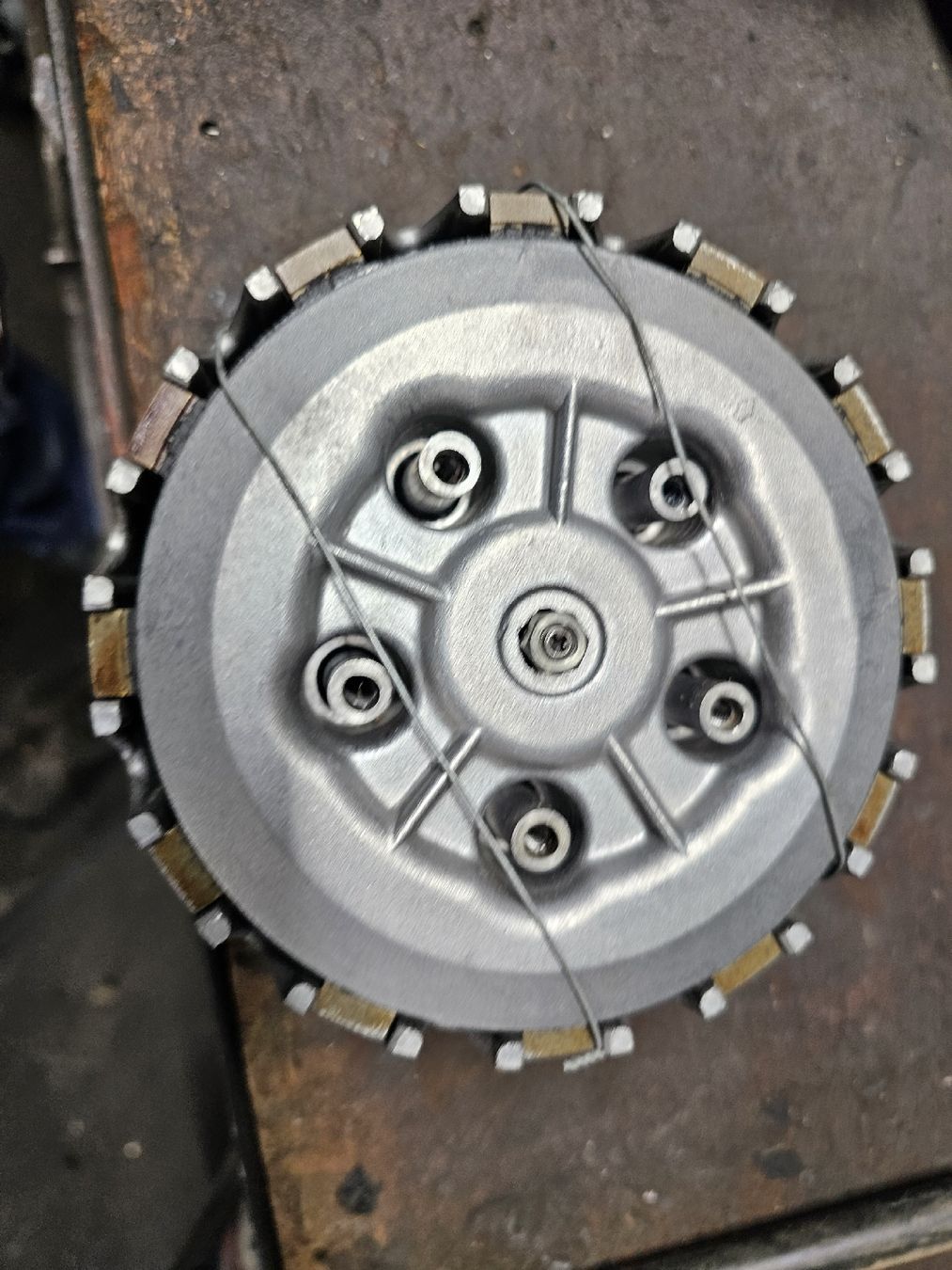 Yamaha Tutti i ricambio per moto: Yamaha Tenere Kupplungskorb – Nuovo (secondo la descrizione) da Matten(St.Stephan) venduto da mia_b9kd