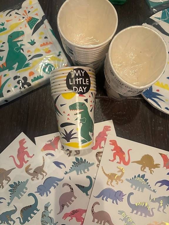 Tutte le decorazioni: Kit anniversaire thème dinosaures – Nuovo (secondo la descrizione) da Petit-Lancy venduto da areyouinterested 1