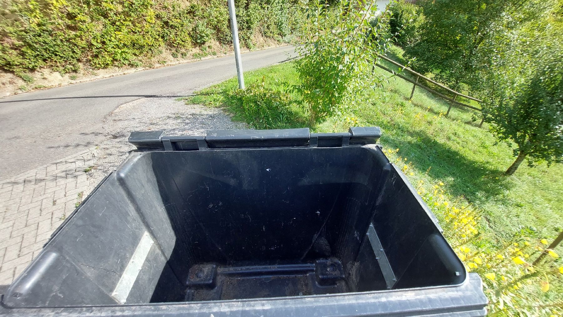 Altro per Ufficio & Commercio: Abfallcontainer 660 L mit Deckel und Räder – Usato da Uerkheim venduto da Sternschuppe 5