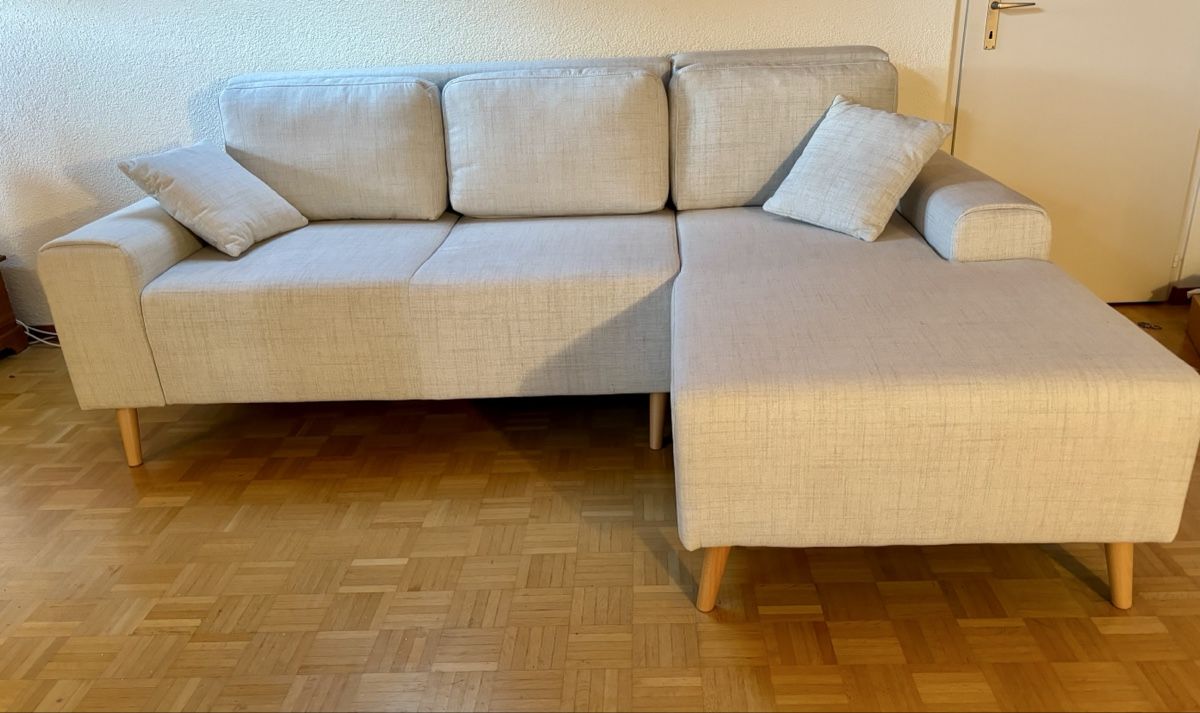 Divani: 2 Jahre altes Ecksofa grau mit Ottomane sehr guter Zustand – Usato da Stallikon venduto da Shiva03